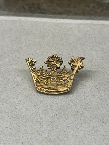 Vintage Gold Metropolitan Museum of Art Crown Pin Brooch - Picture 1 of 6