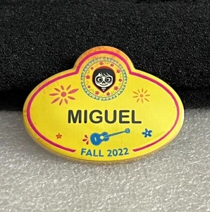 Prendedor misterioso DEC Walt Disney Co etiquetas de temporada serie 1 Coco MIGUEL LE 400 - Imagen 1 de 1
