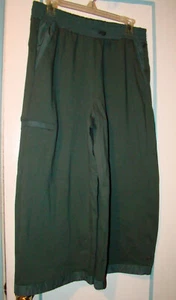 Athleta Olive Green Culottes Activewear Multi Pocket Long Shorts Capri Medium - Picture 1 of 6