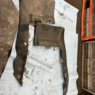 1986 Honda Trx125 Fourtrax Trx 125  Front Body Fender Mud Flaps Four Bolt - Imagem 1 de 4