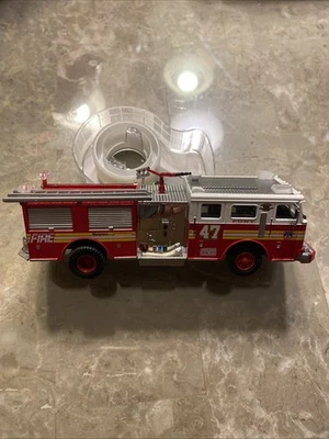 Código 3 Coleccionables FDNY Departamento de Bomberos de Nueva York Camión Seagrave Bomba Motor 47 Foto 1 de 4