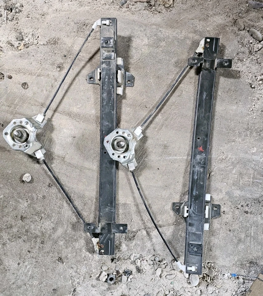 Suzuki Sidekick 4 Door Window Regulator Front Left And Right Pair - Image 1 of 3