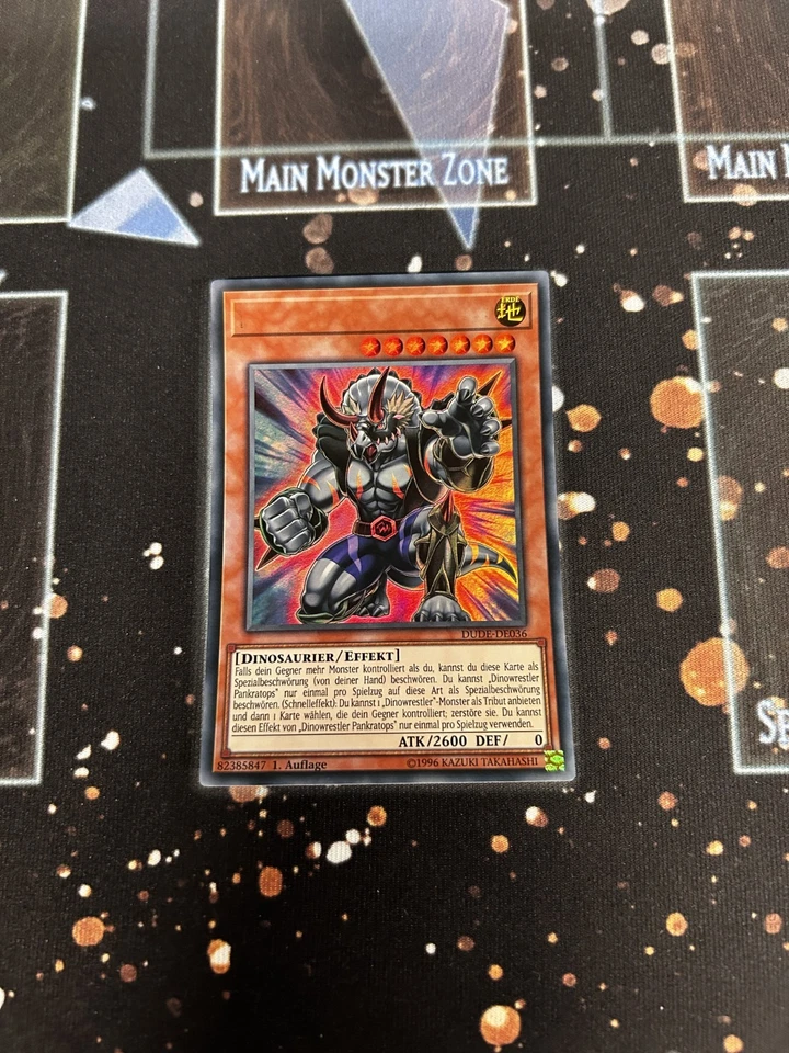 Yu-Gi-Oh! Dinowrestler Pankratops DUDE-DE036 German No Name No Imprint Misprint - Image 1 of 1