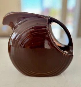 Fiesta Chocolate Disc Water Pitcher  7 1/4" Discontinued EUC - Imagen 1 de 5