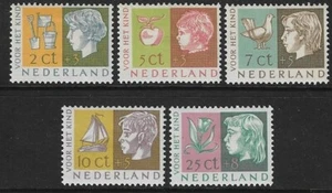 NETHERLANDS/HOLLAND - 1953 - CHILD WELFARE "VOOR HET KIND" - LMM - Picture 1 of 2