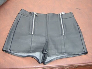 Sexy Pantalones Cortos Forever 21 Cuero Sintético Pequeño Sissy Booty Talla S/P Ideal para C/D - Imagen 1 de 4