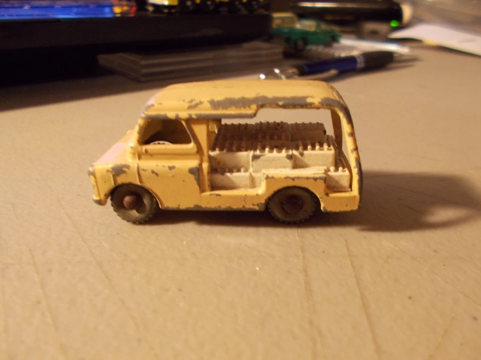 LESNEY MATCHBOX #29 BEDFORD MILK DELIVERY VAN 1956 GRAY WHEELS MANY PAINT CHIP - Image 1 of 1