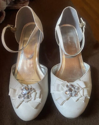 WONDER KIDS BLANCO, CARLY, FLORES DE ZAPATOS, RIBETE DE CIRCONITA Y TACONES, TALLA 4 Foto 1 de 4