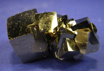 Pyrit-Gruppe – Navajun,Spanien - Mineralien - Bild 1 von 4