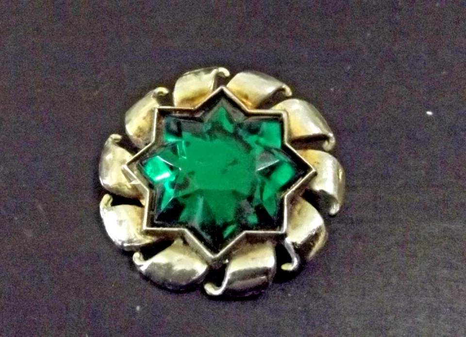 Vintage Art Deco 8-Point Star Jewel Button (4901) - Image 1 of 4