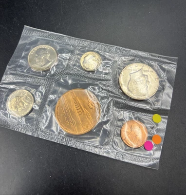 1977 Denver Mint Souvenir US Mint Set No Envelope SKU#A - Image 1 of 3