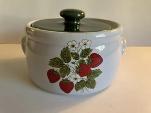 McCoy Pottery Vintage 80s Strawberry Country 1421 Round Bean Pot Crock w/ Lid - Picture 1 of 13