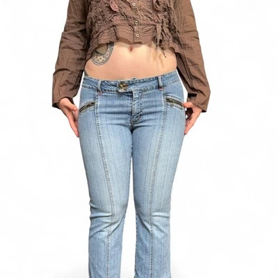 y2k low rise denim capris with contrast stitching and zipper hardware Women sz 8 - Image 1 of 4