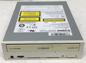 Vintage Yamaha CRW3200 CD Rom IDE Internal 2002 - Afbeelding 1 van 4