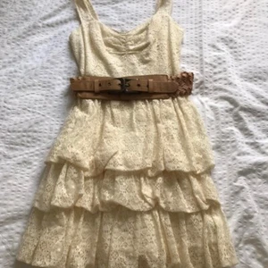 Guess Ivory Cream Ruffle Lace Dress with Brown Belt UK Size 4/6. Worn once. - Picture 1 of 4