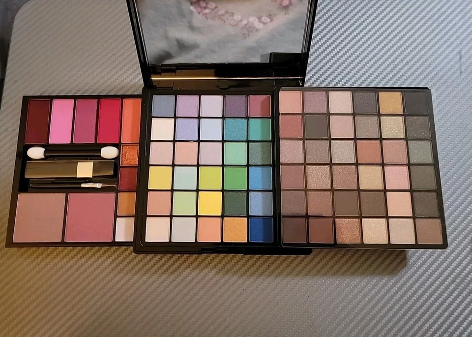 Avon True Color Makeup Palette Eyes Lips Cheeks Holiday Spectacular Blockbuster - Image 1 of 4