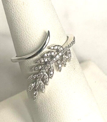 ANILLO BYPASS DISEÑO HELECHO ORO BLANCO Y DIAMANTES, TAMAÑO AJUSTABLE Foto 1 de 4