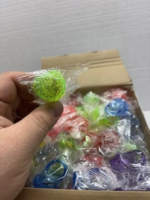 Anillos intermitentes con luz LED a granel favor de fiesta juguetes para niños colores surtidos paquete de 100 Foto 1 de 3