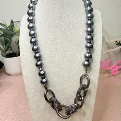 Colar Vera cinza pérola declaração com detalhes brilhantes declaração trabalho escritório  - Imagem 1 de 4