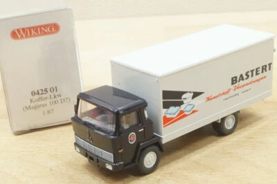 HO 1:87 Wiking 0425 01 Camion Koffer Magirus 100 D7 "Bastert" Nuovo in OVP - Immagine 1 di 4