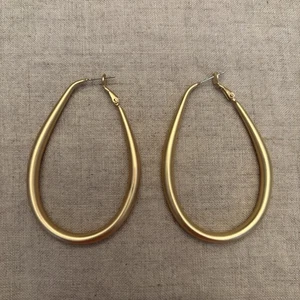 Orecchini a cerchio ovale oro - Foto 1 di 2