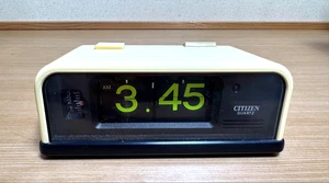 CITIZEN 4RD601 Flip Alarm Clock White Black Patapata Vintage Retro Rare Japan - Picture 1 of 7