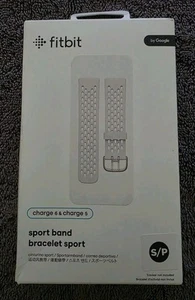 New/Factory Sealed White Fitbit Sport Band Sport, For Charge 5/6, Size S/P - Photo 1 sur 2