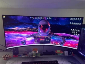 LG 39" UltraGear OLED Curved Gaming Monitor 240Hz - No Reserve and Free Shipping - Picture 1 of 6
