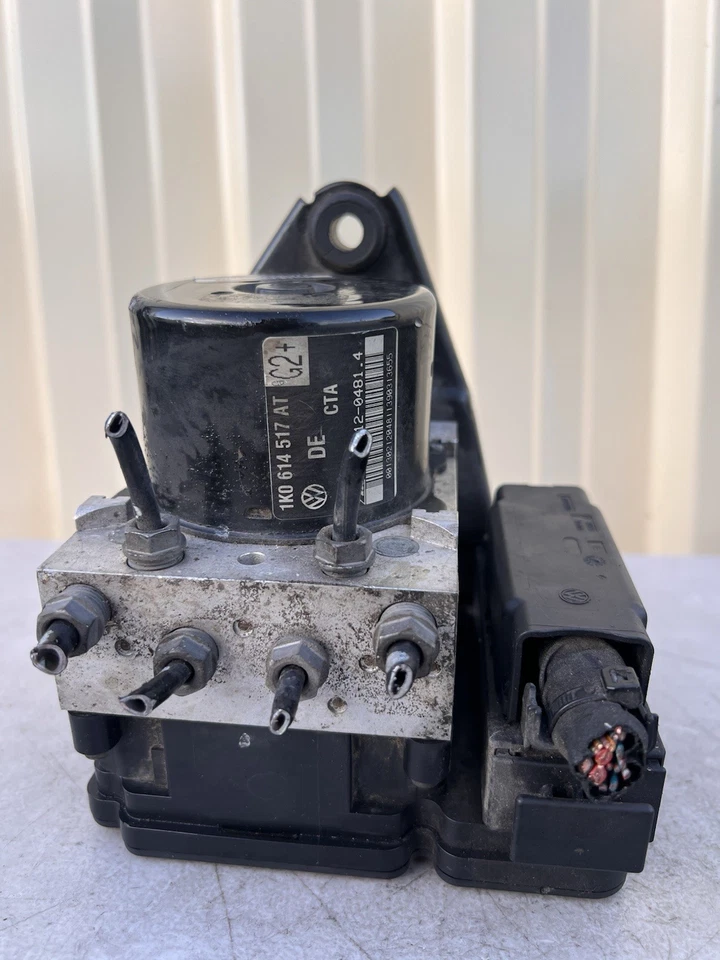 VOLKSWAGEN GOLF GEN 6 10/2008-03/2013 ABS PUMP/MODULATOR ON MOTOR 1KO 614 517 AT - image 1 of 4