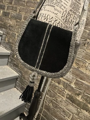 Cartera Steven by Steve Madden negra de gamuza y plata metálica (nueva sin etiquetas) Foto 1 de 4