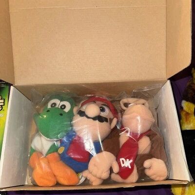 Antigo com etiquetas 1997 Nintendo 64 colecionáveis lote de 3 Mario, Yoshi, DK MIB impecável - Imagem 1 de 4