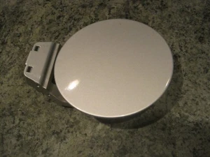 2008 Kia Rondo Fuel Filler Door OEM Fine Silver Metallic 7S Color Code - Picture 1 of 2