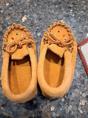Mocasines de bebé Bastien Hiawatha Huron gamuza cuero con cuentas suela suave 4"x1" Foto 1 de 4