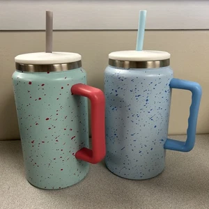 Juego de 2 botellas de agua aisladas de acero inoxidable con mango de paja de aproximadamente 50 oz - Imagen 1 de 5