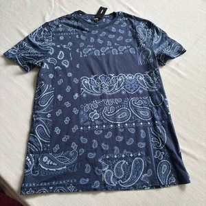 Nueva con etiquetas Camiseta Express Hombre Azul Marino Paisley Bandana Talla S 100% Algodón - Imagen 1 de 8