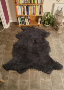 Dark Grey Merino Sheepskin North American Origin Untrimmed & Natural Shaped - Picture 1 of 1