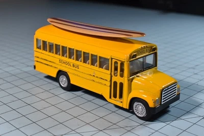 Autobús escolar amarillo Kinsfun modelo fundido a presión KS5107 Foto 1 de 4