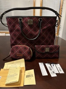 Dooney & Bourke Maxi Quilt Chelsea Shopper Tote borsa a mano, portafoglio e custodia cosmetica - Foto 1 di 22