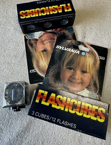 NOS Sylvania Blue Dot Flashcubes 91288-0 11 Packages/33 cubes/132 flashes - Picture 1 of 7