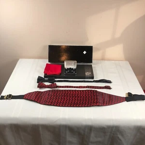 Bravatte fiocco Hankie After Six Cummerbund rosse nere borchie - Foto 1 di 14