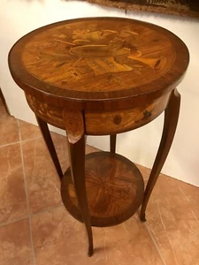 Tavolino Gueridon lastronato ed intarsiato con trionfi musicali, originale’800 - Foto 1 di 12