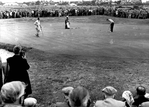 Peter THOMSON 1956 Open Golf Winner Hoylake Rare Original Press Photograph Photo - Picture 1 of 2