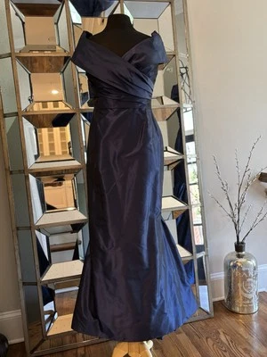 Catherine Regehr Navy Blue Silk Gown, Size M Exquisite - Image 1 of 4