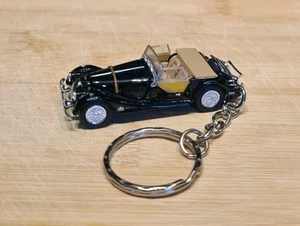 1/72 DIECAST MODEL CAR MORGAN PLUS 8 KEYCHAIN KEYRING - Picture 1 of 4