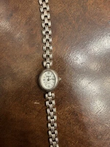 VINTAGE GENEVA QUARTZ Silver 925 WOMANS WRIST WATCH SILVER TONE *needs Battery* - Picture 1 of 6