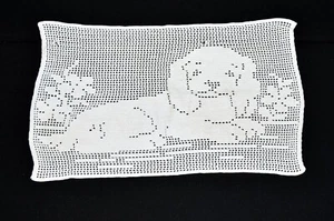 Corredor de mesa vintage blanco ganchillo acostado perro detalles florales 12" x 21" - Imagen 1 de 7