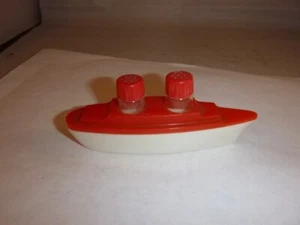 Rot & Weiß Kunststoff Schiff / Boot Form Salz & Pfefferstreuer Set - Bild 1 von 7