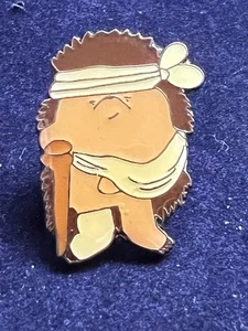 HEDGEHOG CHARACTER BANDAGED AND ON CRUTCHES ! ANIMAL HOSPITAL PIN BADGE - Picture 1 of 3