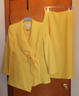 TRAJE DE MUJER VINTAGE LILY & TAYLOR AMARILLO BRILLANTE, CRISTALES. FALDA Y CHAQUETA 14 Foto 1 de 4