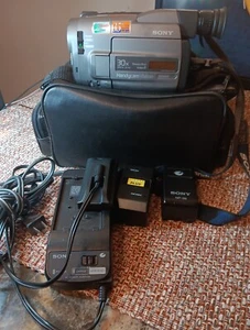 SONY 30X HANDYCAM STEADY SHOT VIDEO 8 UNTESTED  - Picture 1 of 11